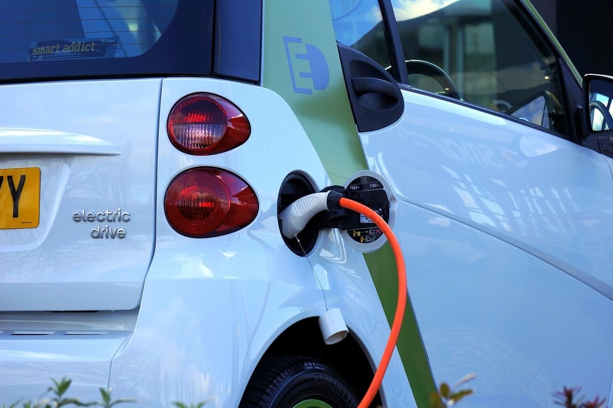 Le auto elettriche piacciono sempre di più, soprattutto a noleggio